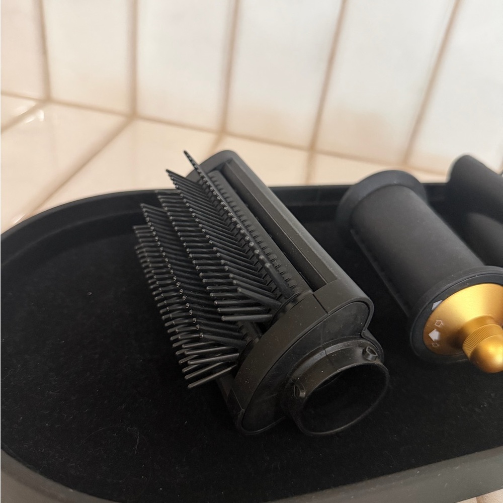 Dyson Airwrap attachments - Picture 5 of 5